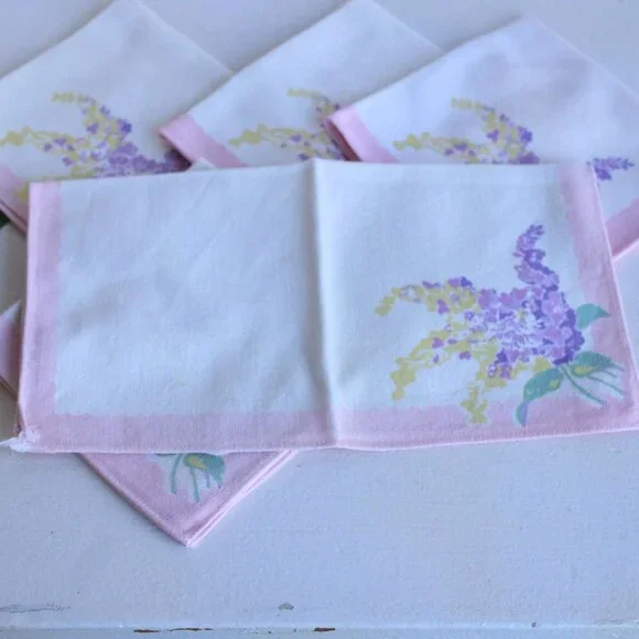 Vintage 1960s 1970s Napkins Set of Five, Floral Print on White and Pink Linen - Picture 8 of 10
